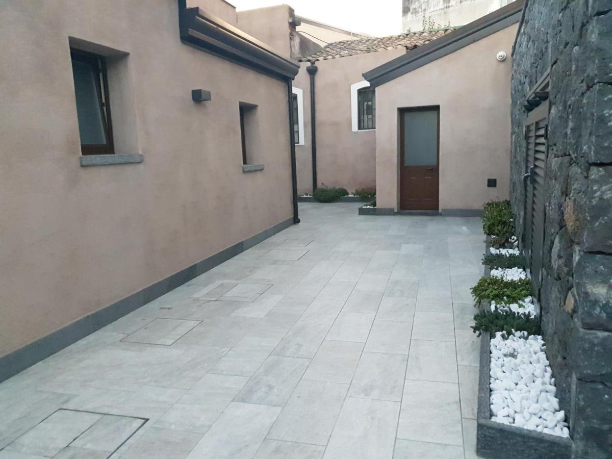 Апарт готель Mori Siciliani House Ачі-Кастелло Екстер'єр фото
