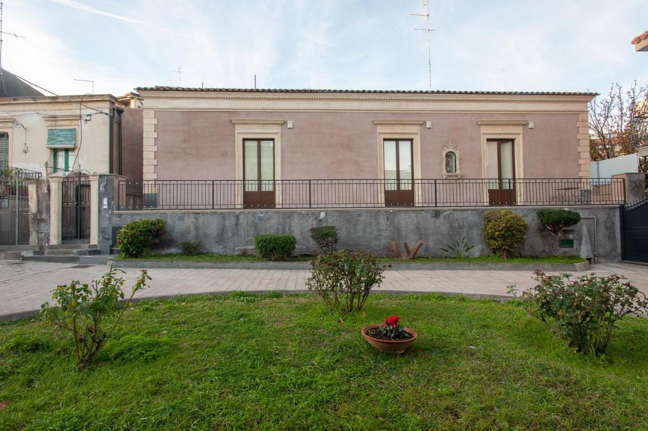 Апарт готель Mori Siciliani House Ачі-Кастелло Екстер'єр фото